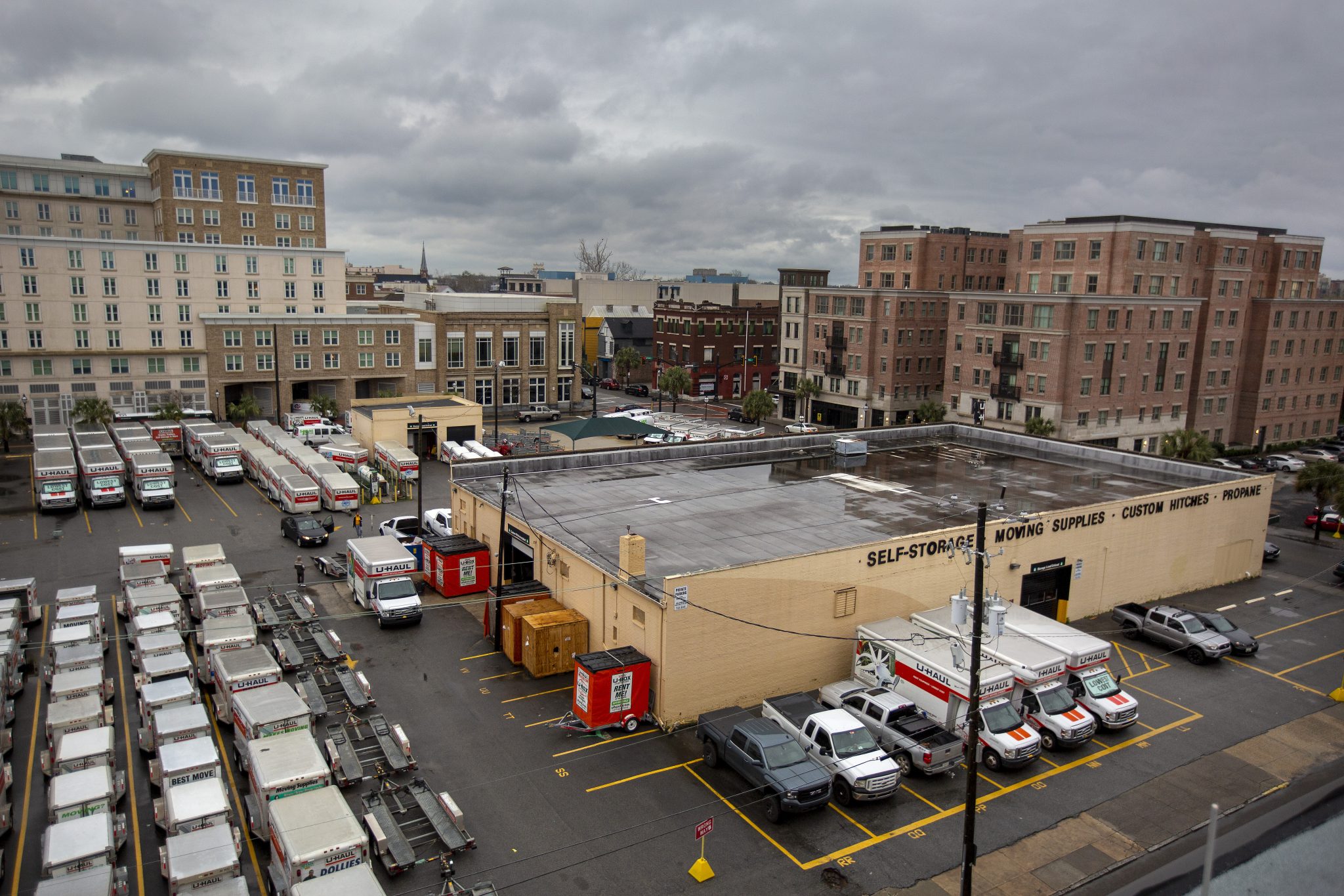 Can I Leave My Car at Uhaul? WhatinCar