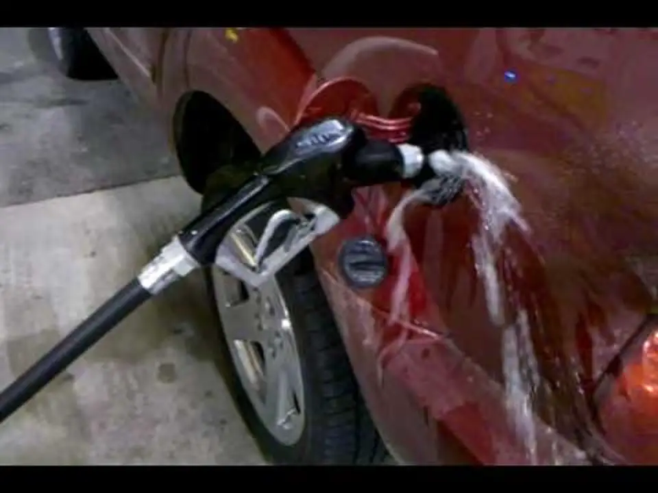 What To Do When Gas Overflows When Filling Tank